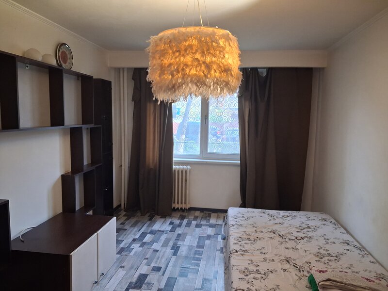 Berceni, Aparatorii Patriei, Piata Sudului.