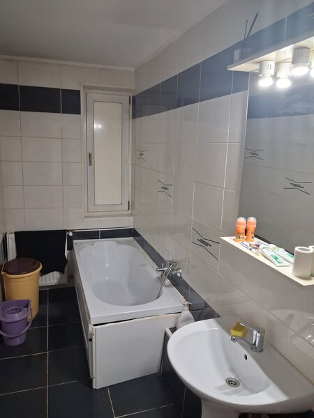 Berceni, Aparatorii Patriei, Piata Sudului.